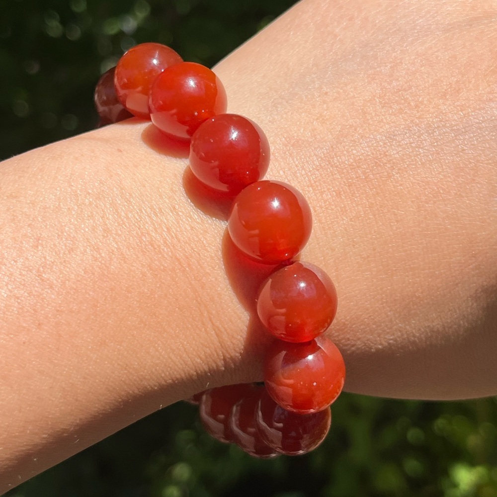 14mm stretchable red carnelian bracelet - Picture 4 of 9